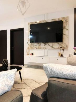 One Luxury Bedroom Apartment @ The Signature